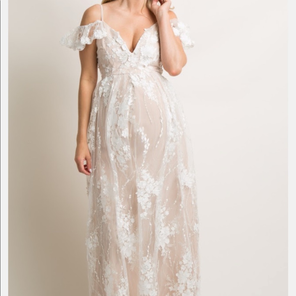 🤍NWT Ivory Floral Maternity Gown🤍